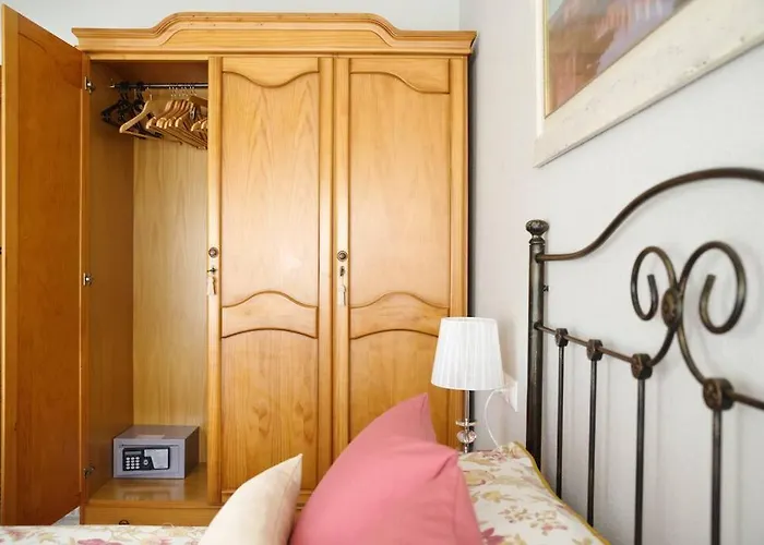 Piso Centrico Plaza San Miguel Διαμέρισμα *